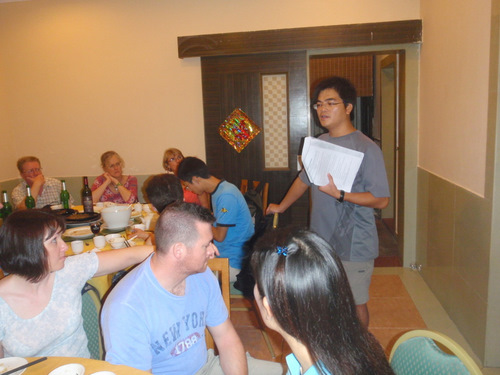Vincent tells us the tomorrow's itinerary.